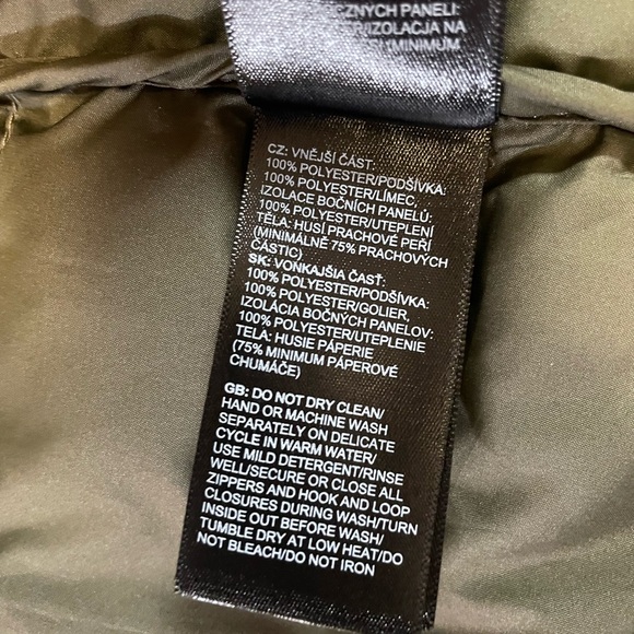 The North Face Olive Green Women’s 550 Puffer Vest, Size Small - Picture 12 of 12